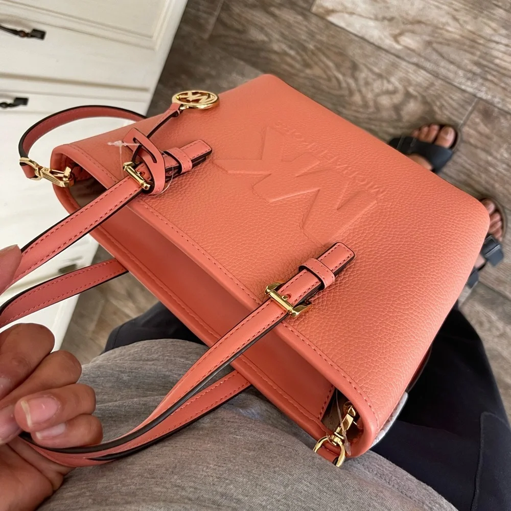 New mk 💗 jet set travel carry all tote - Picture 7 of 9